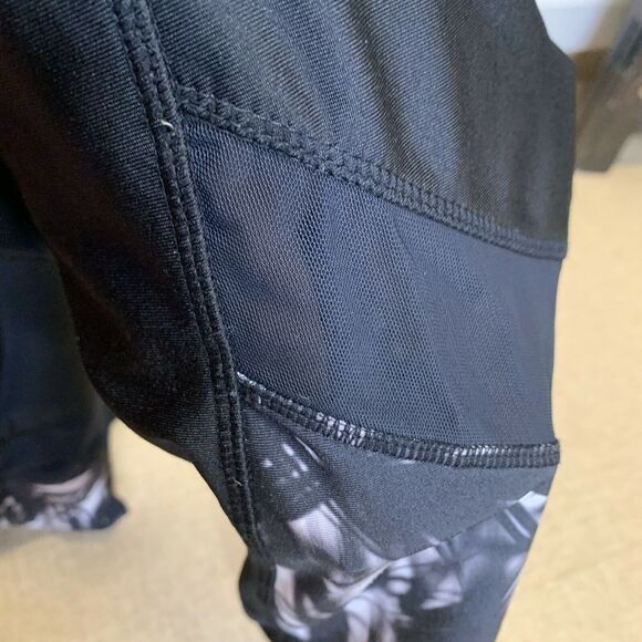 Kyodan women Black Floral Print Leggings Yoga Pants sz medium capris - Picture 4 of 9